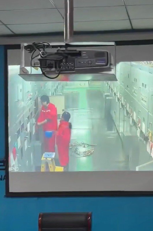 TNLĐ 1 ng đàn ông TV tại chỗ