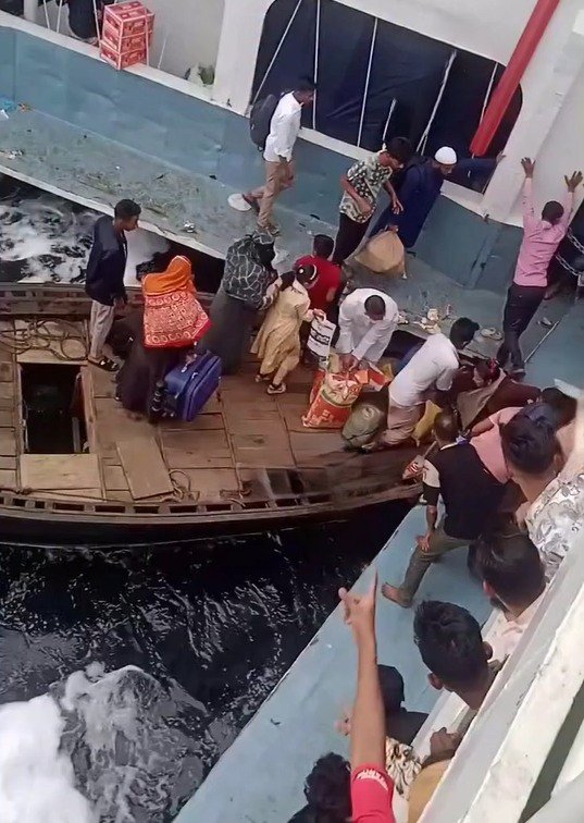 Va chạm tàu tại khiến nhiều người th/ương v0ng