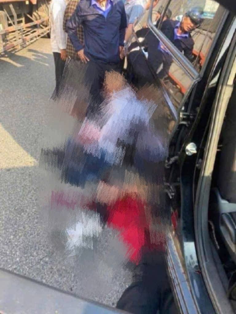 ck đ~â-m vk d~ã man trên xe rồi ck /44 luôn