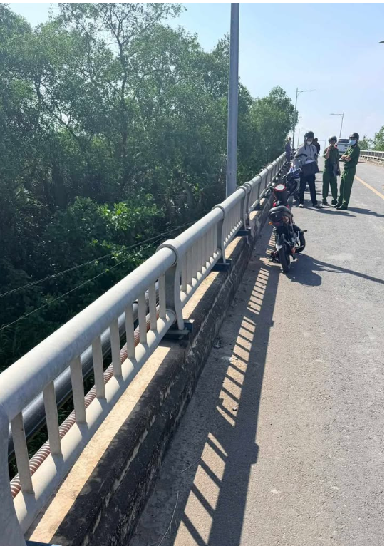 Chân không chạm đất