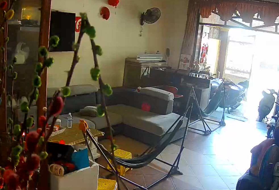 Công an bắt nhanh nghi phạm vào tận nhà ckém